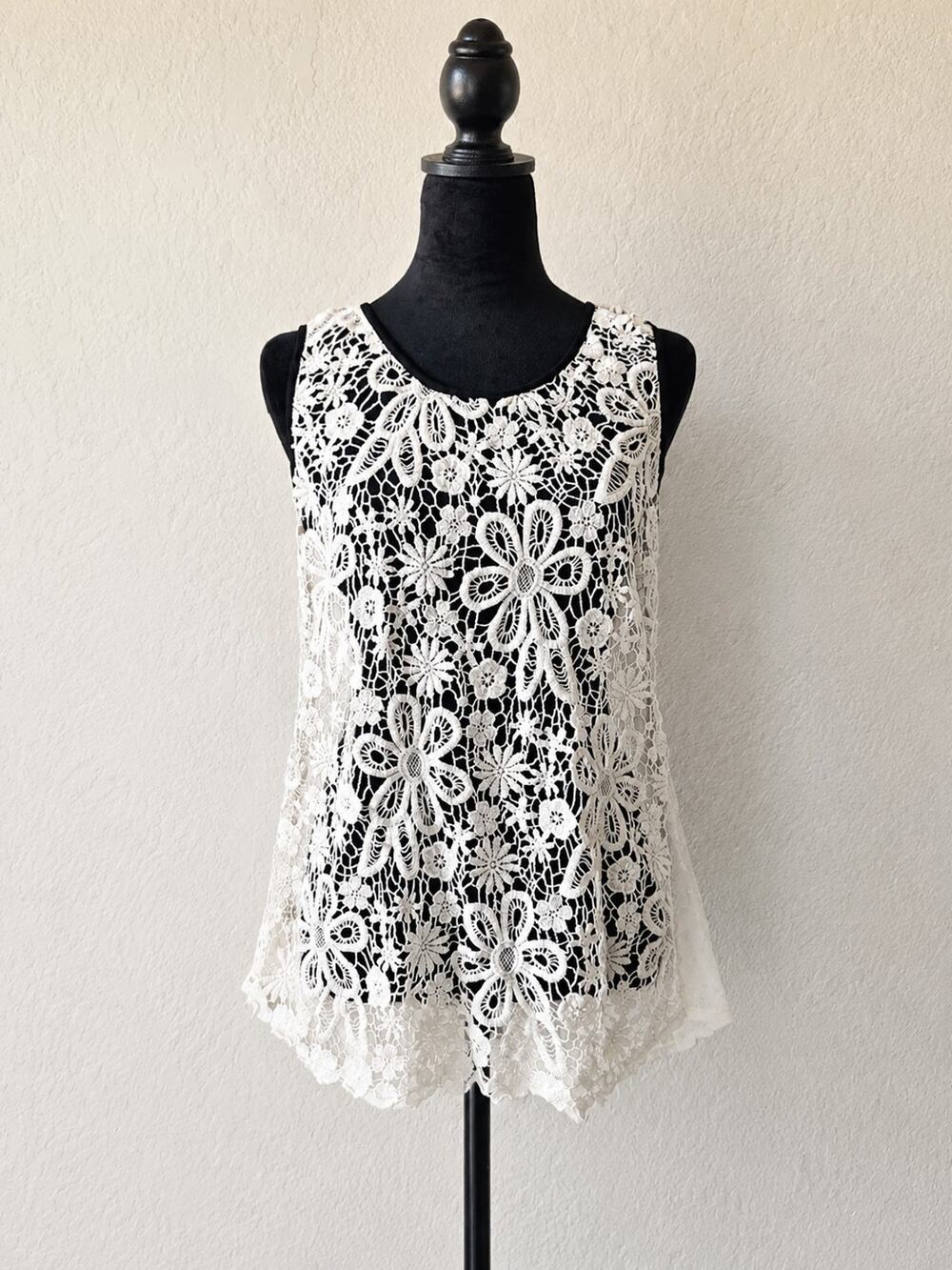 Ivory Floral Crochet Lace Sleeveless Tank Top M Boho Cottagecore Bow Back